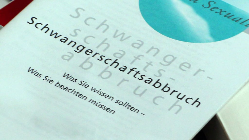Schwangerschaftsabbrüche sind gesetzlich immer noch eine Grauzone, für Frauen aber oft letzter Weg. Die Ärzte, die einen Abbruch durchführen, werden immer weniger.