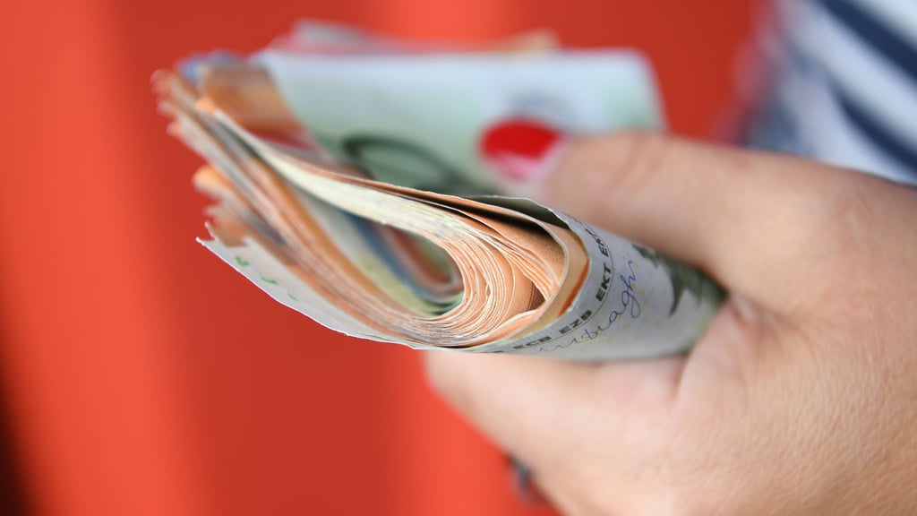 Kann sich ganz schön summieren: Wer ein Jahr lang an einer selbst gewählten Spar-Challenge festhält, kann am Ende des Jahres auf vierstellige Beträge blicken.