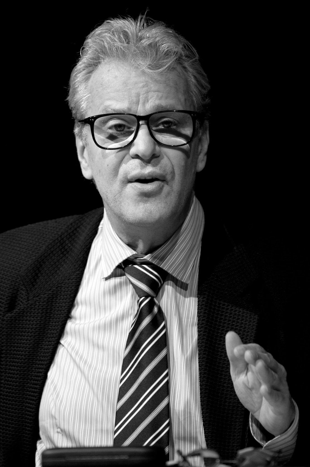 Der Schauspieler Peter Sattmann während einer Probe zum Theaterstück „Love Letters“ im Schlosspark Theater in Berlin im Jahr 2009. (Archivbild).