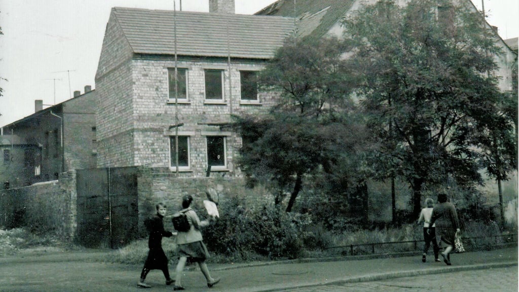 Diese Aufnahme entstand während der Umbauarbeiten des Gefängnisses in der Zeitzer Schlossstraße zum Internat  im Jahr 1966. 