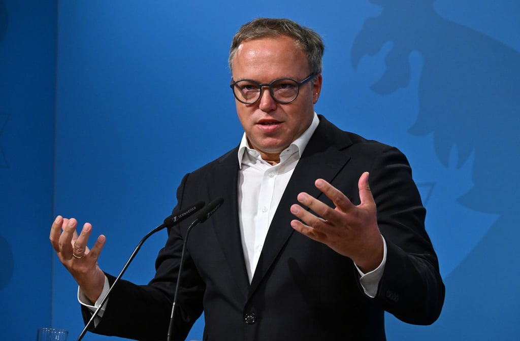 Thüringens Ministerpräsident Mario Voigt (CDU) kann sich in Zukunft eine Pflegevollversicherung vorstellen. (Archivbild)