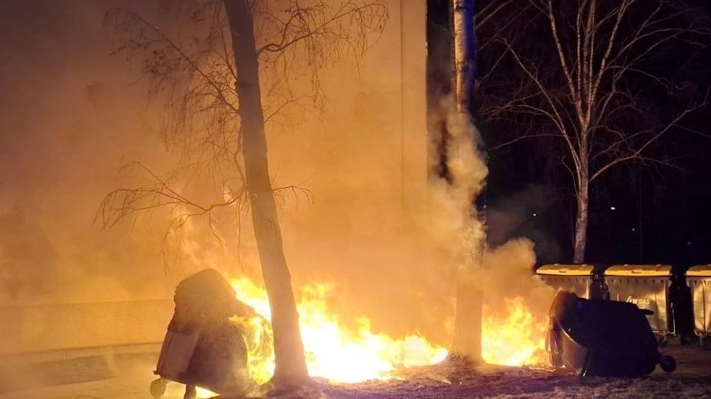 Wieder haben in Zeitz Rollcontainer gebrannt, hier ein Foto eines früheren Feuerwehreinsatzes ebenfalls in Zeitz-Ost. . 