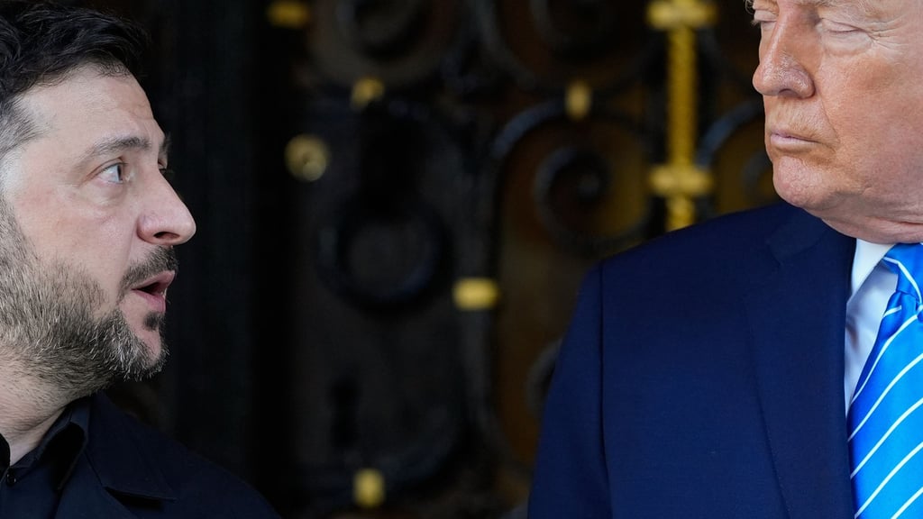 Vielsagender Blick? Trump und Selenskyj in Florida.