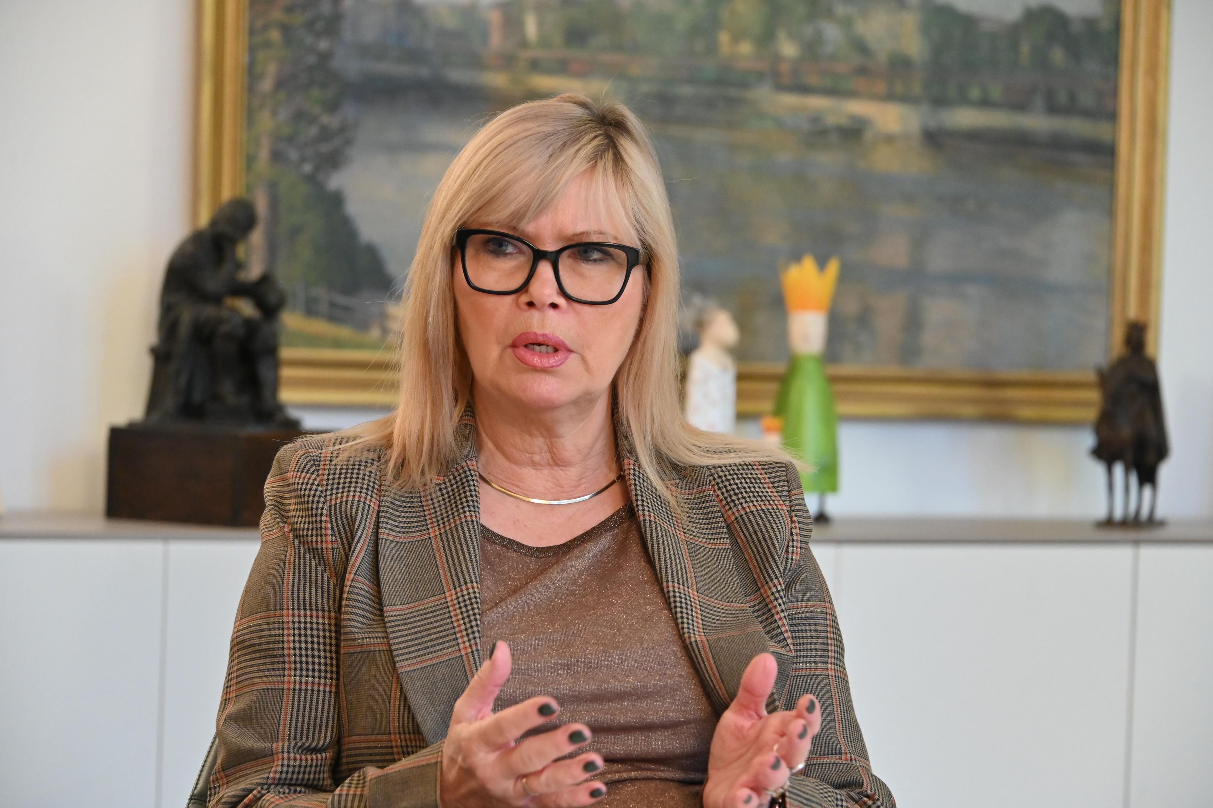 OB Simone Borris: Kita-Gebühren, Intel und die Zukunft der Stadt