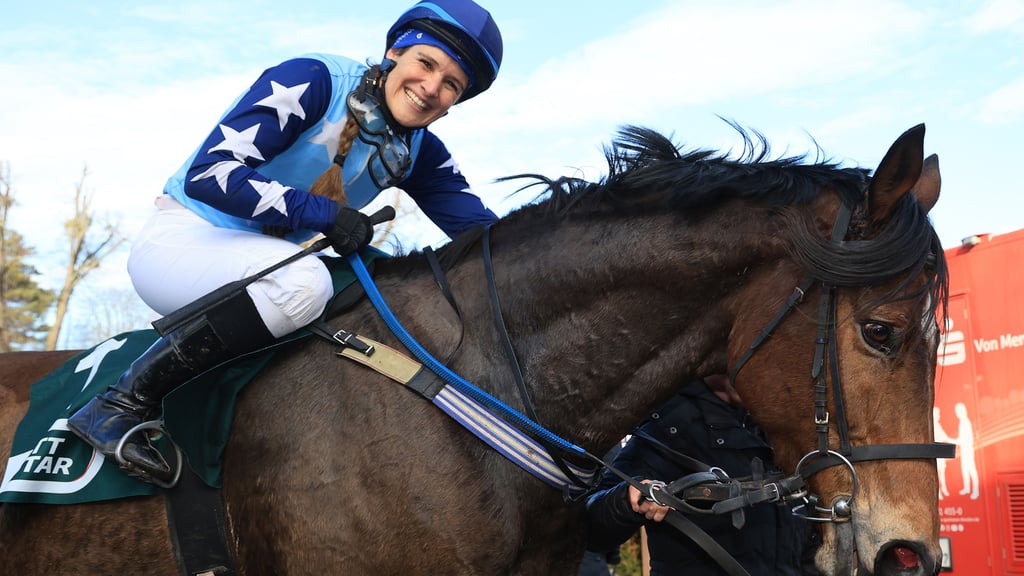 In ihrer Laufbahn verbuchte Janina Boysen schon mehr als 60 Siege – hier triumphierte sie auf Emmeci am diesjährigen Buß- und Bettag in Dresden.