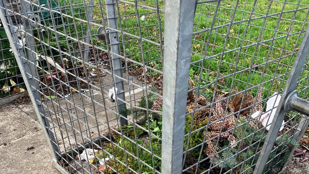 Solche oder ähnliche Behältnisse könnten für die Laubsammlung eingesetzt werden. In anderen Orten werden dafür auch große Plastiksäcke, sogenannte Big Bags, dafür verwendet.