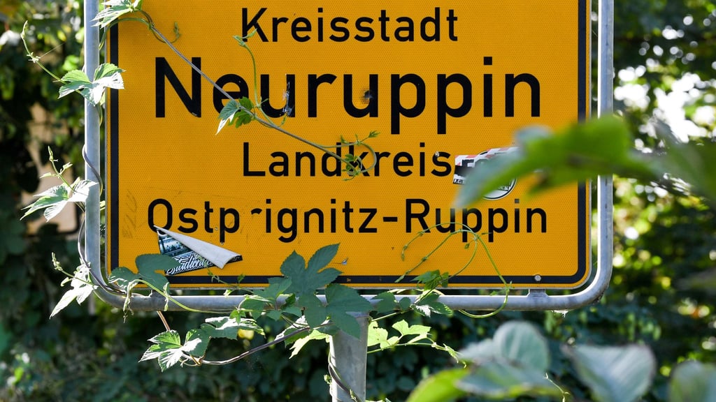 Ein Mann aus Neuruppin will seinen Porsche verkaufen, sitzt aber einem Betrüger auf. (Symbolbild)