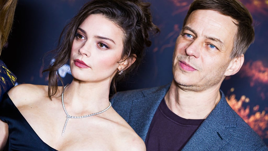 Die Schauspieler Harriet Herbig-Matten und Tom Wlaschiha bei einem Photocall am Rande der Premiere der Serie „Schwarzes Gold“.