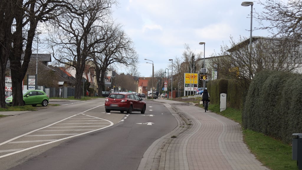 Die Sanierung des Breitewegs Süd-Süd in Barleben musste auch in diesem Jahr verschoben werden - wegen der Haushaltssperre. Insgesamt 1,4 Millionen Euro waren im Haushalt eingestellt.