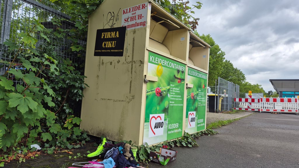 Billige Mode, sinkende Nachfrage in Asien und Afrika, volle Container: Das Altkleider-System im Saalekreis wankt. Mit der EGS als neuem Sammler sollen Missstände behoben werden – doch die Kostenfrage bleibt heikel.