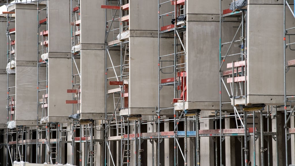 Wer in München eine Eigentumswohnung kaufen will, blutet finanziell auch als Besserverdiener. Im deutschlandweiten Schnitt jedoch ist der Kauf einer Wohnung laut Interhyp bezahlbarer geworden. (Symbolbild)