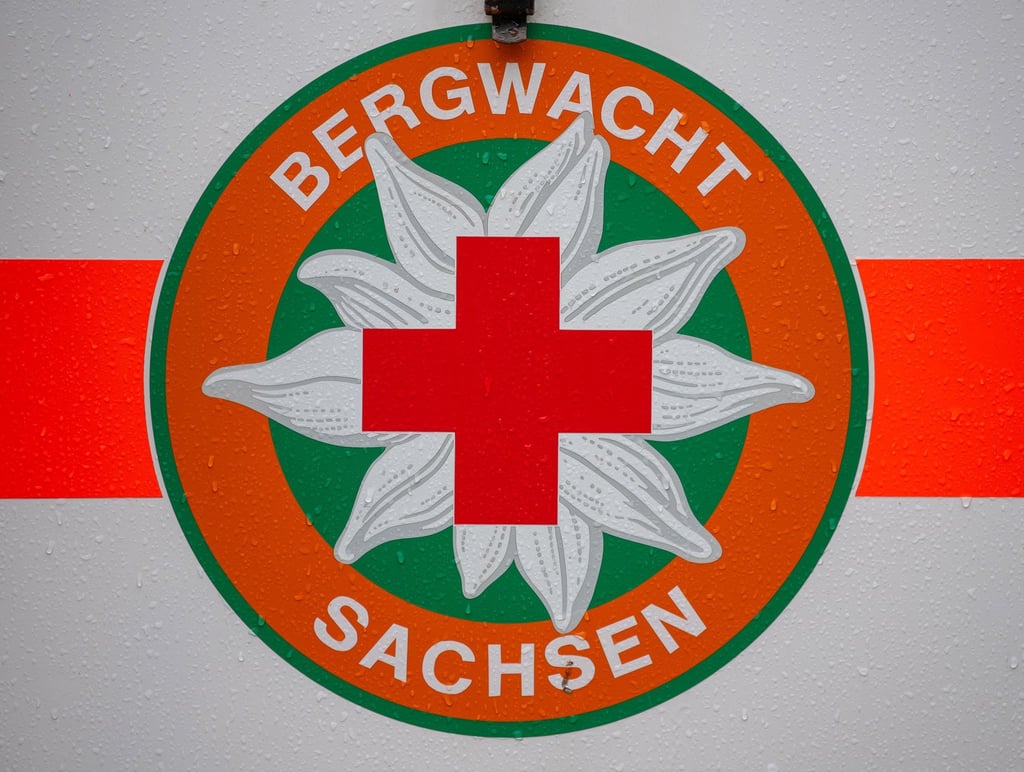 Die Bergwacht Sachsen hat am Sonntag einen abgestürzten Wanderer in der Sächsischen Schweiz geborgen.(Symbolbild)