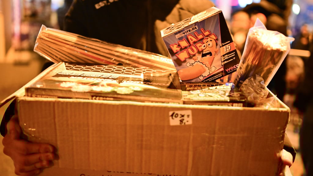 Bei der Flucht vor der Polizei brach sich ein Feuerwerks-Dieb in Zahna-Elster beide Beine.