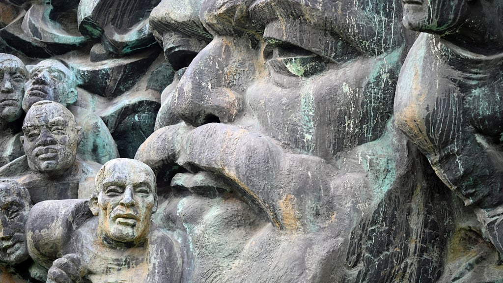 Leipzigs Marx-Relief muss gepflegt werden.