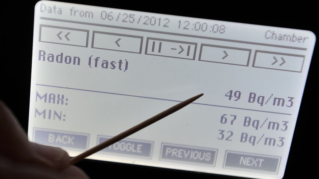Eine Radonbelastung von 49 Becquerel pro Kubikmeter liegt noch unter den Grenzwerten. Der im Gesetz verankerte Referenzwert beträgt 300 Becquerel pro Kubikmeter Raumluft.