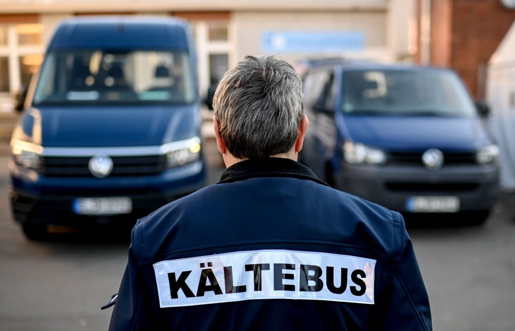 Die Berliner Stadtmission hofft darauf, ihr Angebot an Kältebusfahrten nicht einschränken zu müssen. (Archivfoto)