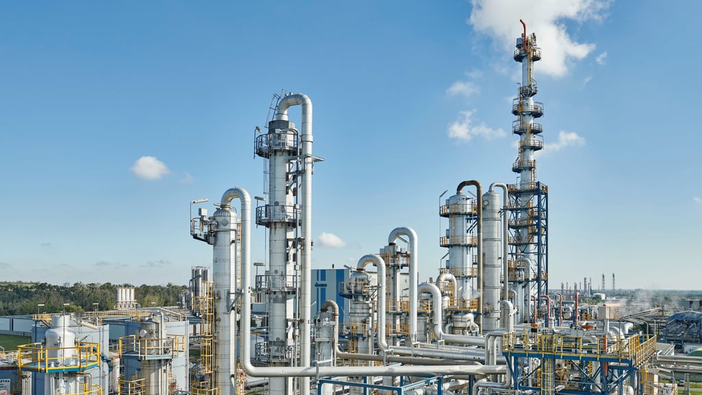 Das Chemieunternehmen Domo stellt in Leuna unter anderem hitzebeständige Kunststoffe her. Sollte das insolvente Unternehmen die Produktion einstellen, sind auch zahlreiche andere Firmen betroffen.&nbsp;