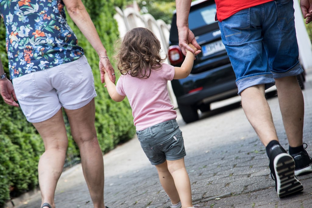 Unzumutbar viele Fahrten: Gericht muss Großeltern mit Sorgeaufgaben anhören