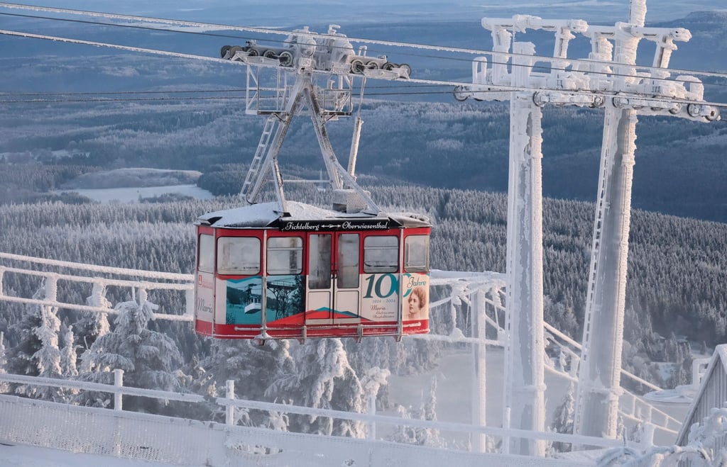 Der Skibetrieb in Oberwiesenthal startet am Dienstag. (Archivbild)