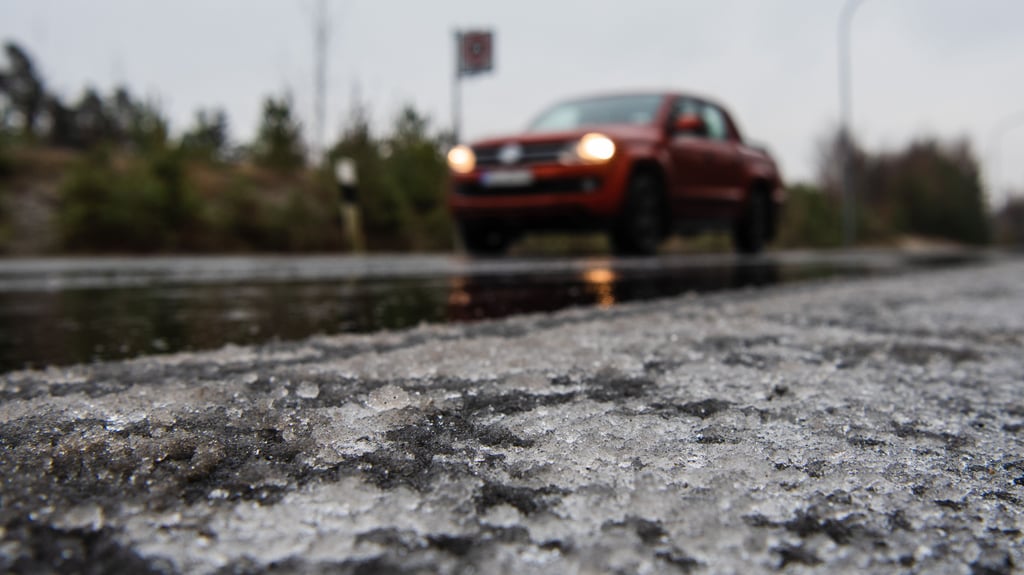 Zum Jahresende gibt es in Sachsen-Anhalt frostiges Winterwetter und glatte Straßen.&nbsp;