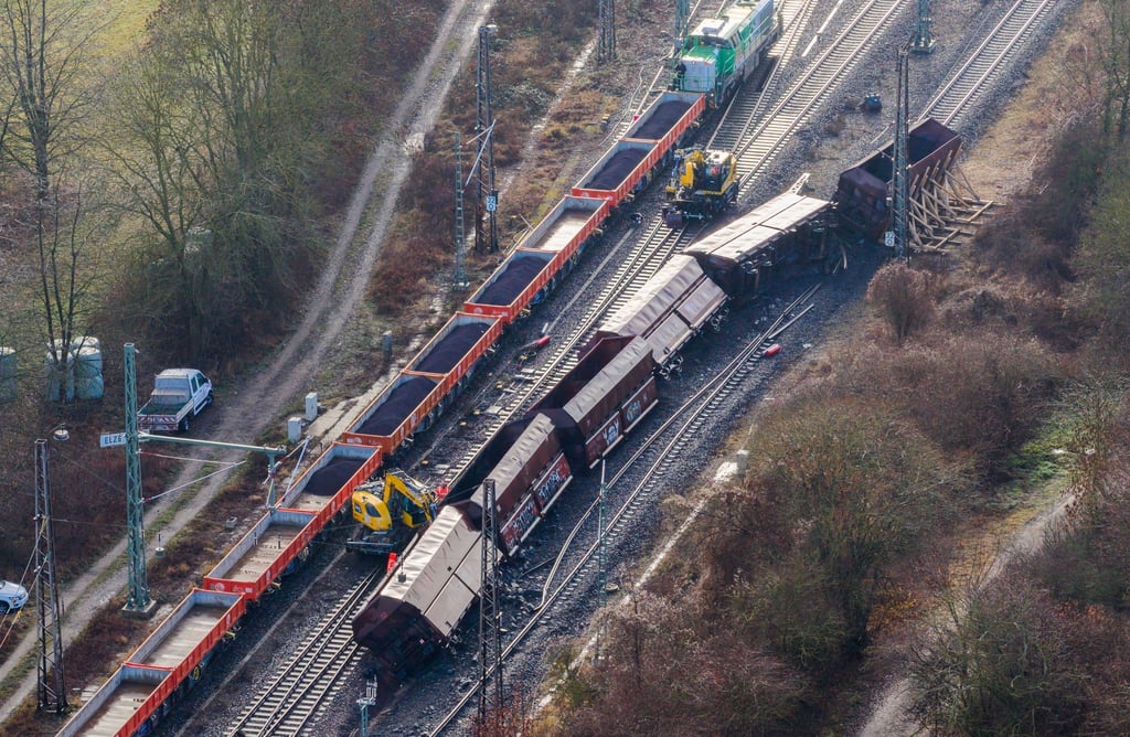 Sechs Waggons sind verunfallt.