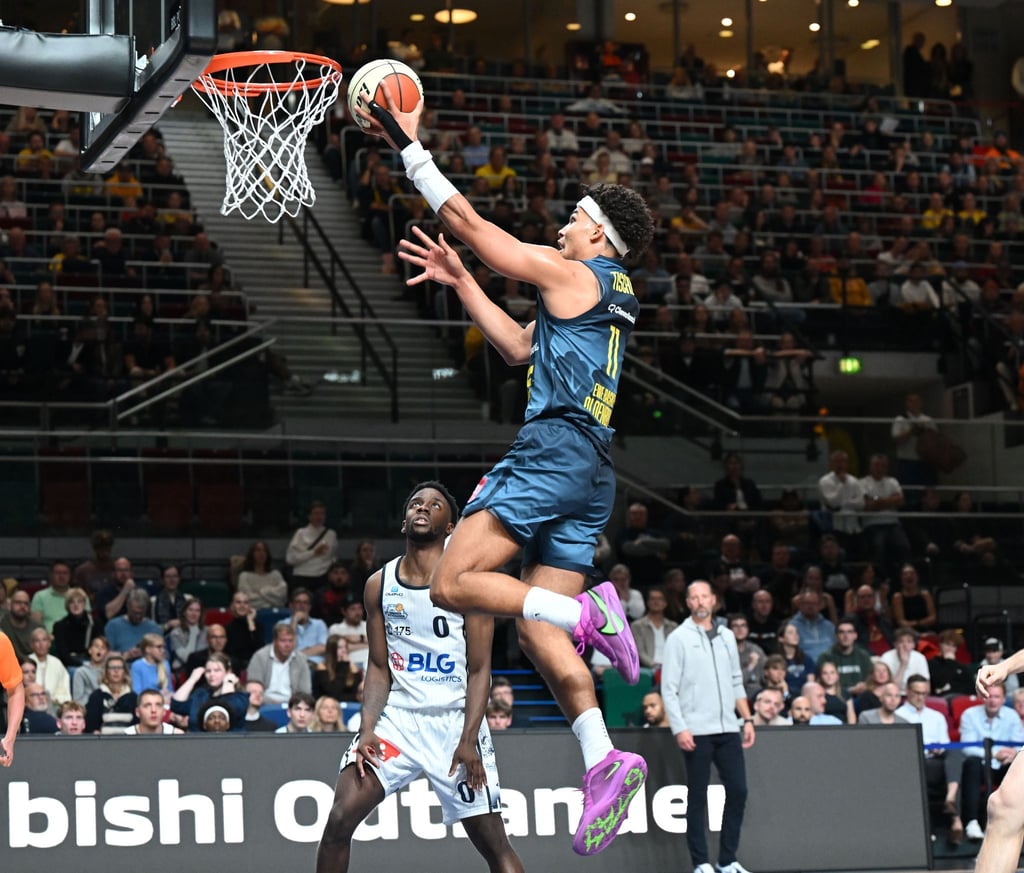 Nicholas Tischler von den EWE Baskets Oldenburg in Aktion.