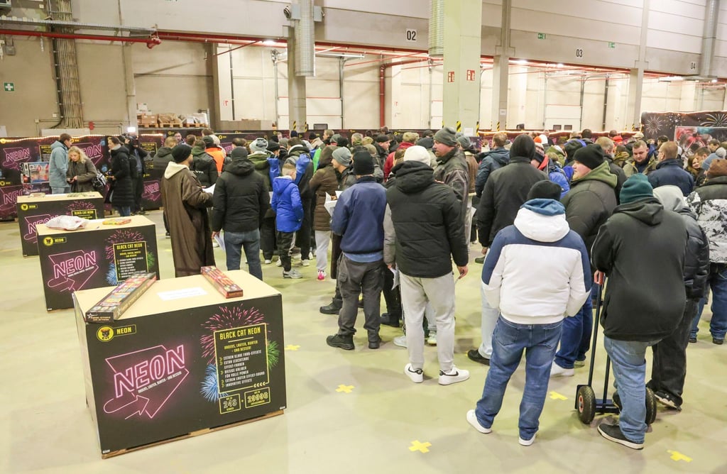 Mancherorts bildeten sich in der Nacht lange Schlangen.