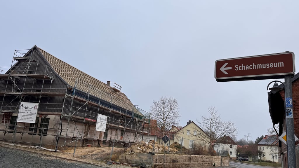 Direkt neben dem noch in Sanierung befindlichen Bürgerhaus in Ströbeck soll er entstehen, der Neubau für das Schachmuseum.