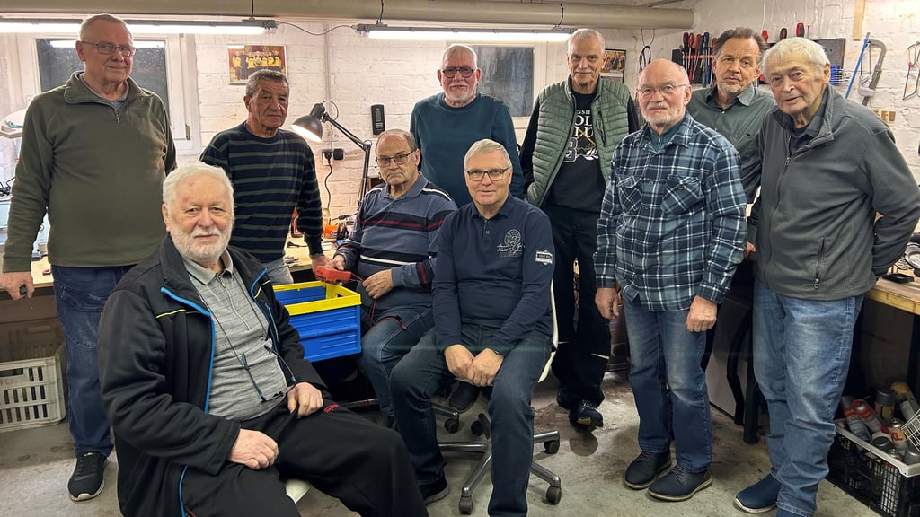 Magdeburgs erstes Repaircafé feiert zehnjähriges Bestehen. Insgesamt gehören 13 Männer zu dem ehrenamtlichen Schrauber-Team. 
