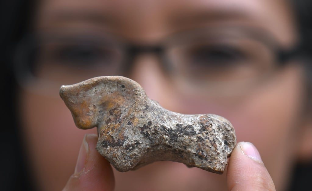 Ein Spielzeugpferdchen gehört zu den Funden auf Schloss Neuenburg. (Archivbild)