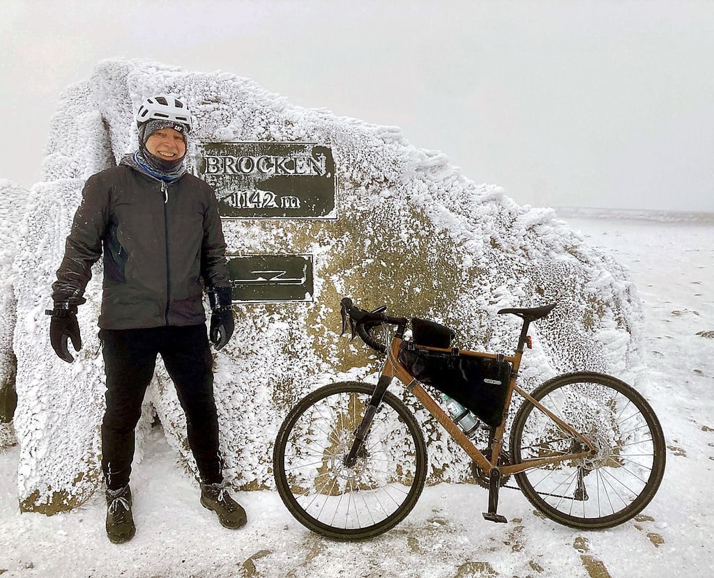 Der Fotobeweis: Unser Autor Erwin Klein hat es trotz widriger Umstände mit seinem Fahrrad auf den Brocken (Harz) geschafft.