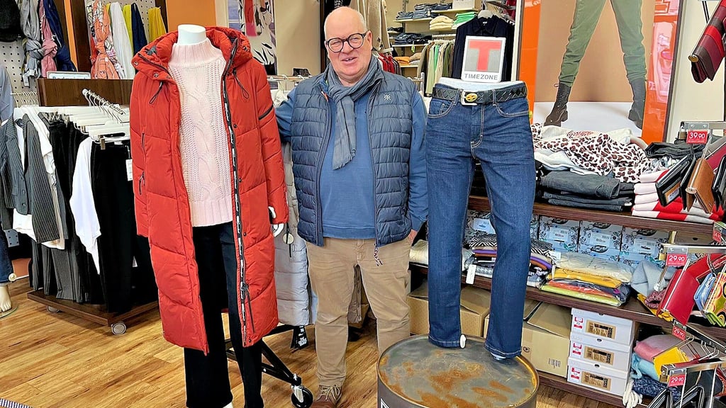 Rainer Sieberg, Inhaber vom  Jeans & more, bleibt Optimist: Die Zeitzer Innenstadt ist schön, sagt er, man müsse nur gemeinsam etwas tun.  