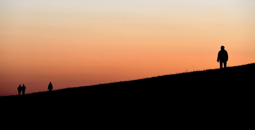 Im friesischen Wangerland sind Menschen aufgerufen, das neue Jahr auf den Deichen mit Fackeln, Lichterketten und Taschenlampen zu begrüßen. (Symbolbild)