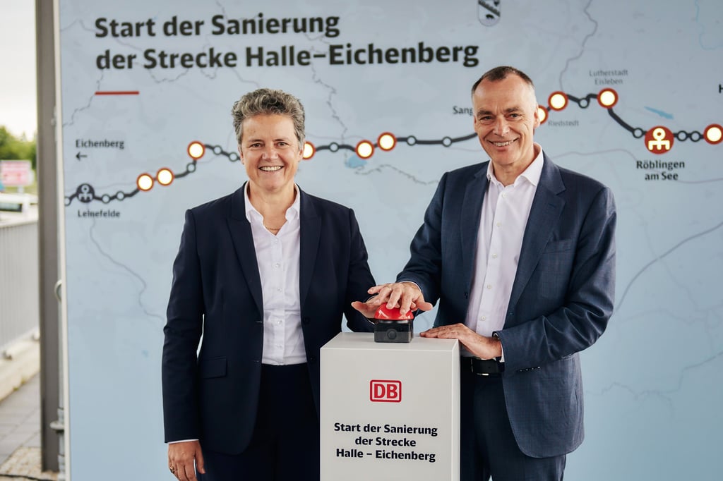 Da waren sie noch ein Team: Sachsen-Anhalts Infrastrukturministerin Lydia Hüskens und der für Infrastruktur verantwortliche Bahn-Vorstand Berhold Huber im Juli 2024 in Halle