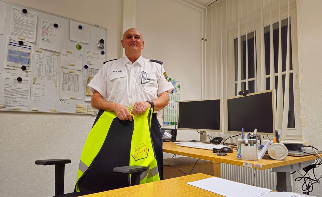 Seit genau 38 Jahren ist Frank Krehan Polizist, seit zehn Jahren Leiter des Revierkommissariats in Zerbst. Nun hat er sich mit einem Blick zurück in den wohlverdienten Ruhestand verabschiedet.