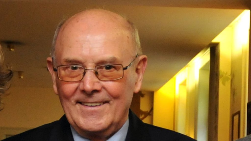 Sportlehrer und Basketball-Schiedsrichter: Siegfried Käsebier ist eine Legende in der Sportwelt weit über Halle hinaus. Nun ist bekannt geworden, dass Siegfried Käsebier mit 94 Jahren verstorben ist.