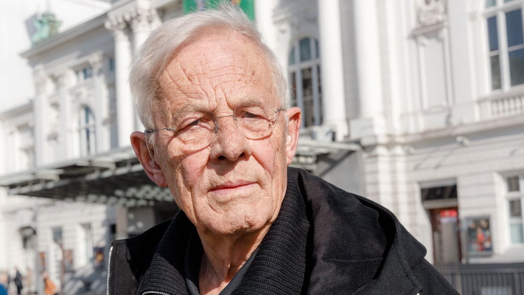 Am 7. Januar wird es eine Trauerfeier für Rolf Becker in der Dreieinigkeitskirche in St. Georg geben. (Archivfoto)