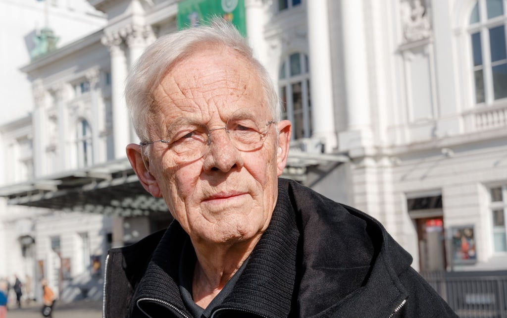 Am 7. Januar wird es eine Trauerfeier für Rolf Becker in der Dreieinigkeitskirche in St. Georg geben. (Archivfoto)