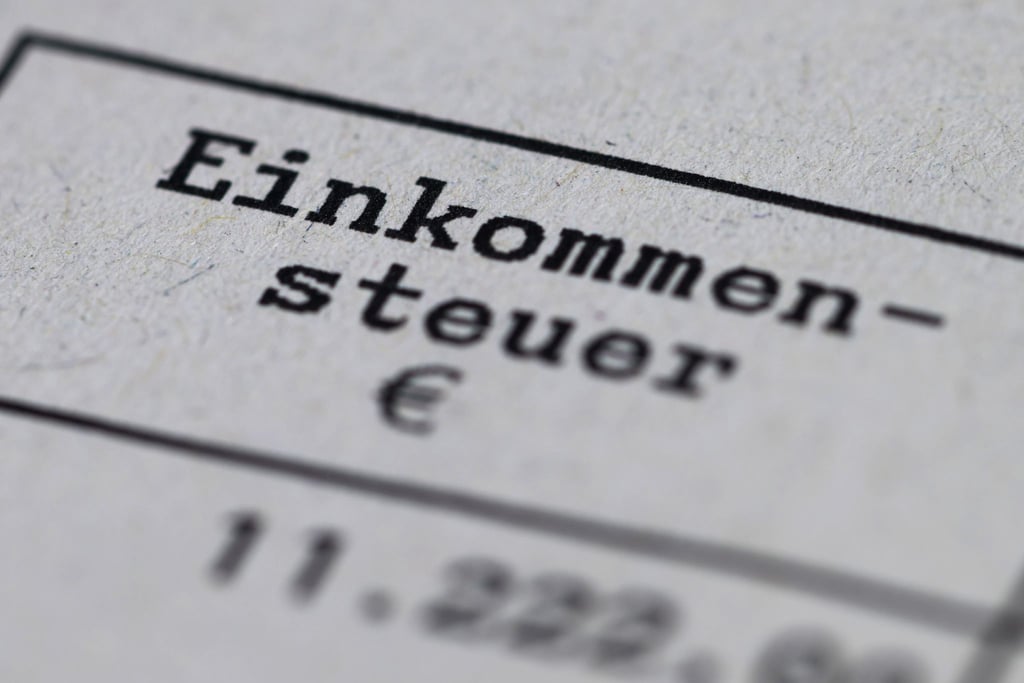 Über 80 Prozent der deutschen Unternehmen finden laut einer Befragung des Ifo-Instituts im Auftrag der Stiftung Familienunternehmen auch die Steuern für ihre Arbeitnehmer zu hoch. (Symbolbild)