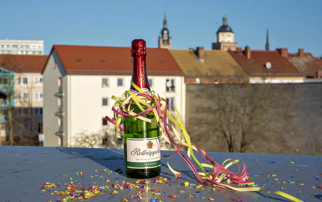 Das Jahr 2025 neigt sich dem Ende,  2026 steht vor dem Start. Angesichts steigender Preise in der Stadt fliegen nicht überall die Sektkorken.