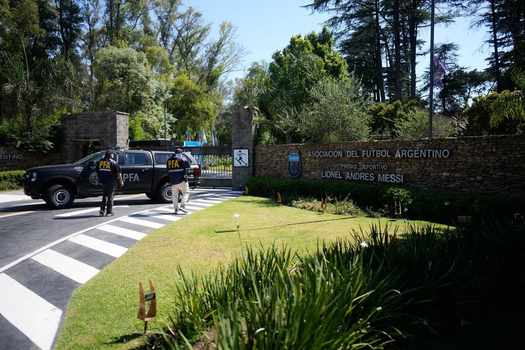 Die Polizei durchsucht den Sitz von Argentiniens Fußballverband