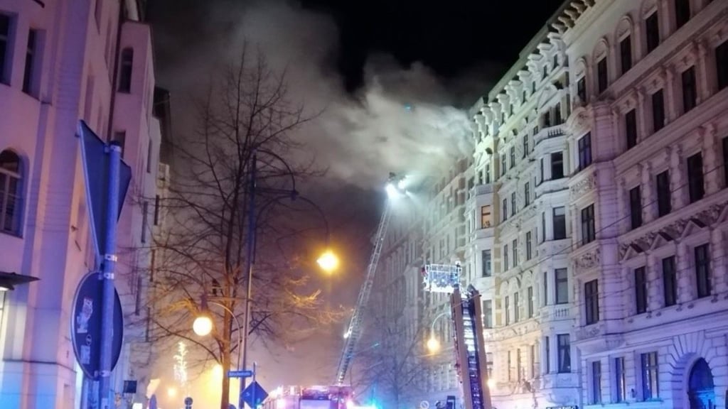  In der Sternstraße in Magdeburg kommt es am Abend des 30. Dezembers zu einem großen Brand. 