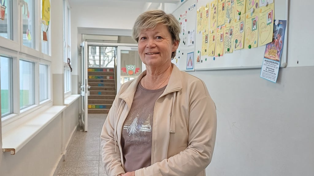 Kerstin Böker im Flur ihrer Grundschule in Magdeburg. 17 Nationen lernen hier in der Alten Neustadt von Magdeburg unter einem Dach.