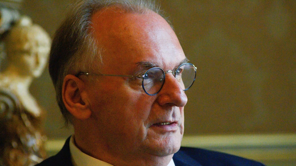 „Für mich ist entscheidend, dass diese Koalition der Mitte funktioniert – die gesamte Legislaturperiode über hinweg und darüber hinaus“, sagt Ministerpräsident Reiner Haseloff. (Archivbild)