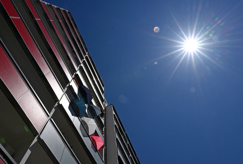 In den vergangenen zwölf Monaten brauchten Menschen eher Sonnen- als Regenschirme. (Symbolbild)