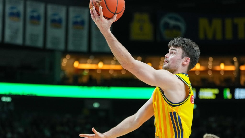 Alba-Kapitän Jonas Mattisseck baut auf die gute Defensive seines Teams. (Archivbild)