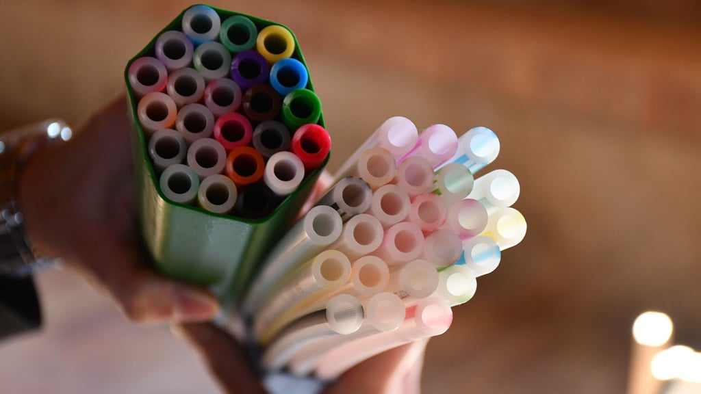 Durch solche Leerrohre verlaufen die Glasfaserkabel.