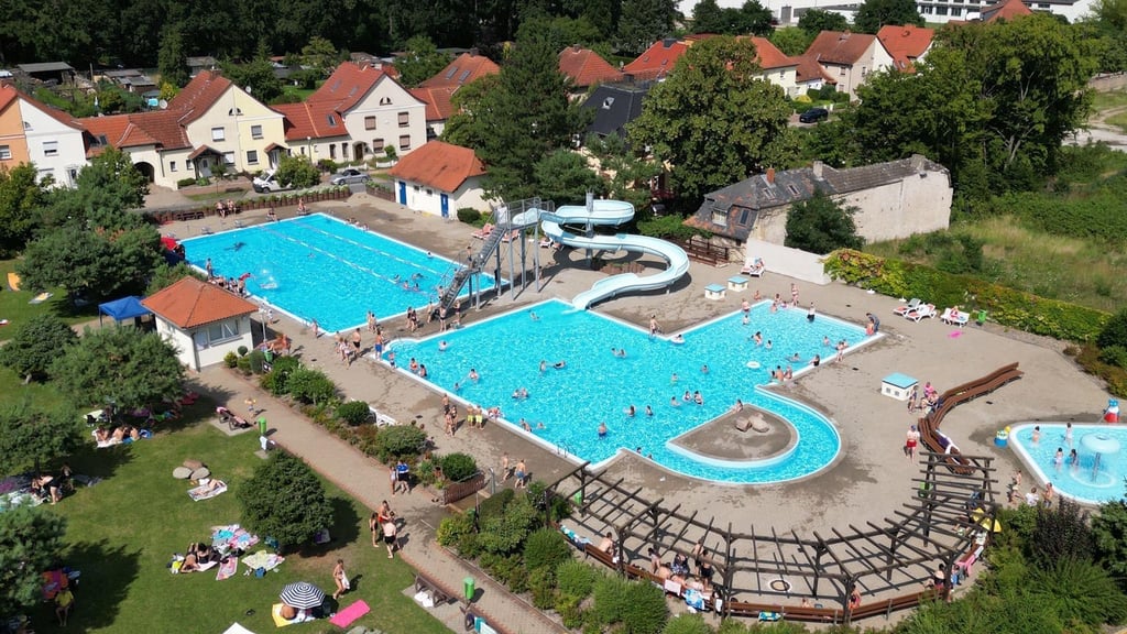 Das Freibad von Tangermünde aus der Vogelperspektive.