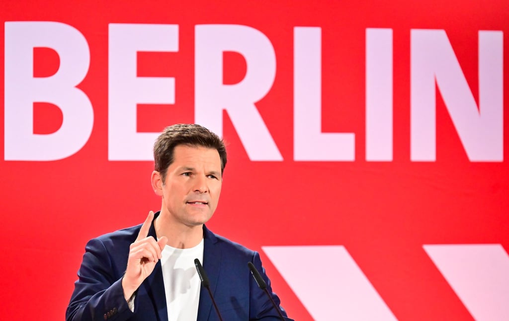 Berlins SPD-Spitzenkandidat Steffen Krach fordert eine schnelle Klärung zum Thema Böllerverbot in den Ländern. (Archivbild)