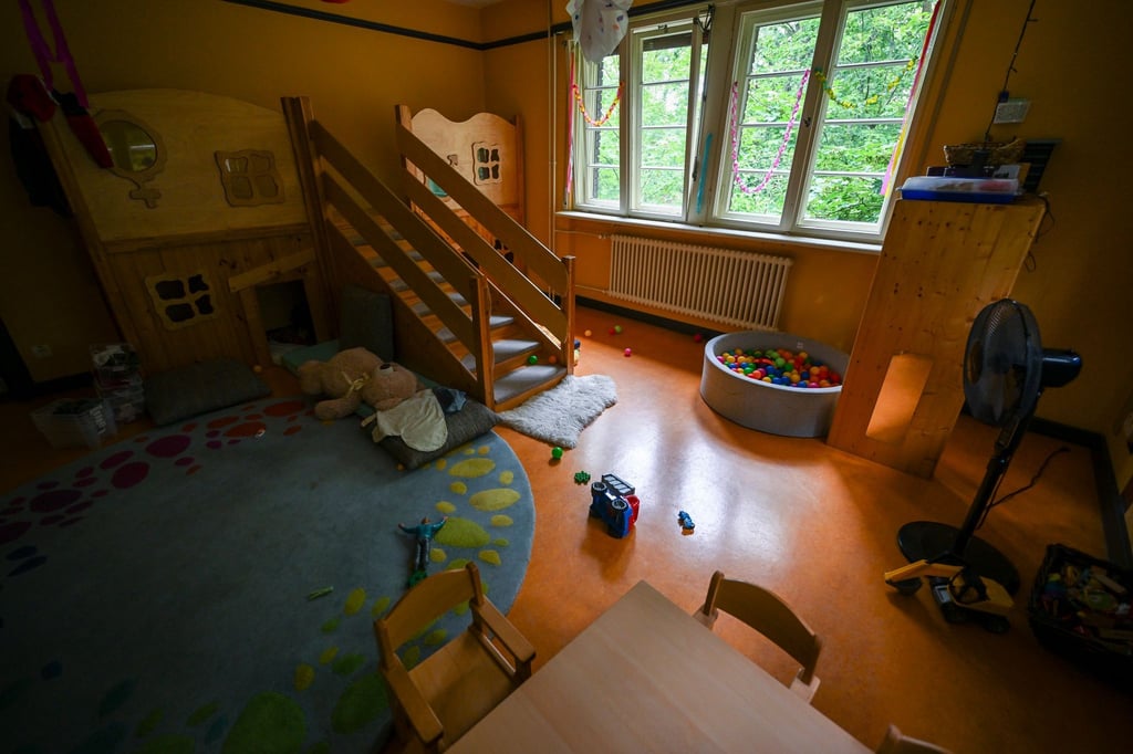 In Thüringens Kindergärten bleiben immer mehr Plätze frei. (Symbolbild)